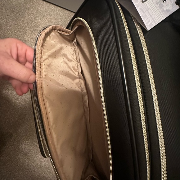 Reaction Kenneth Cole Chelsea 20” soft side Expandable 8-wheeled Carry-On - Picture 7 of 14